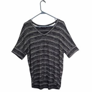Calvin Klein Jeans Women's V-Neck Stripe T-Shirt in black and white Size Large